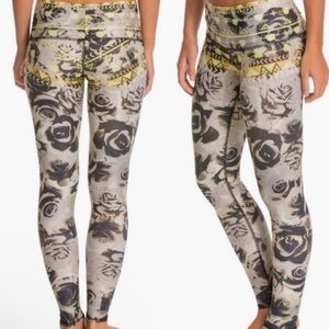 TEEKI Desert Rose Hot Pant Yoga Legging Size Small